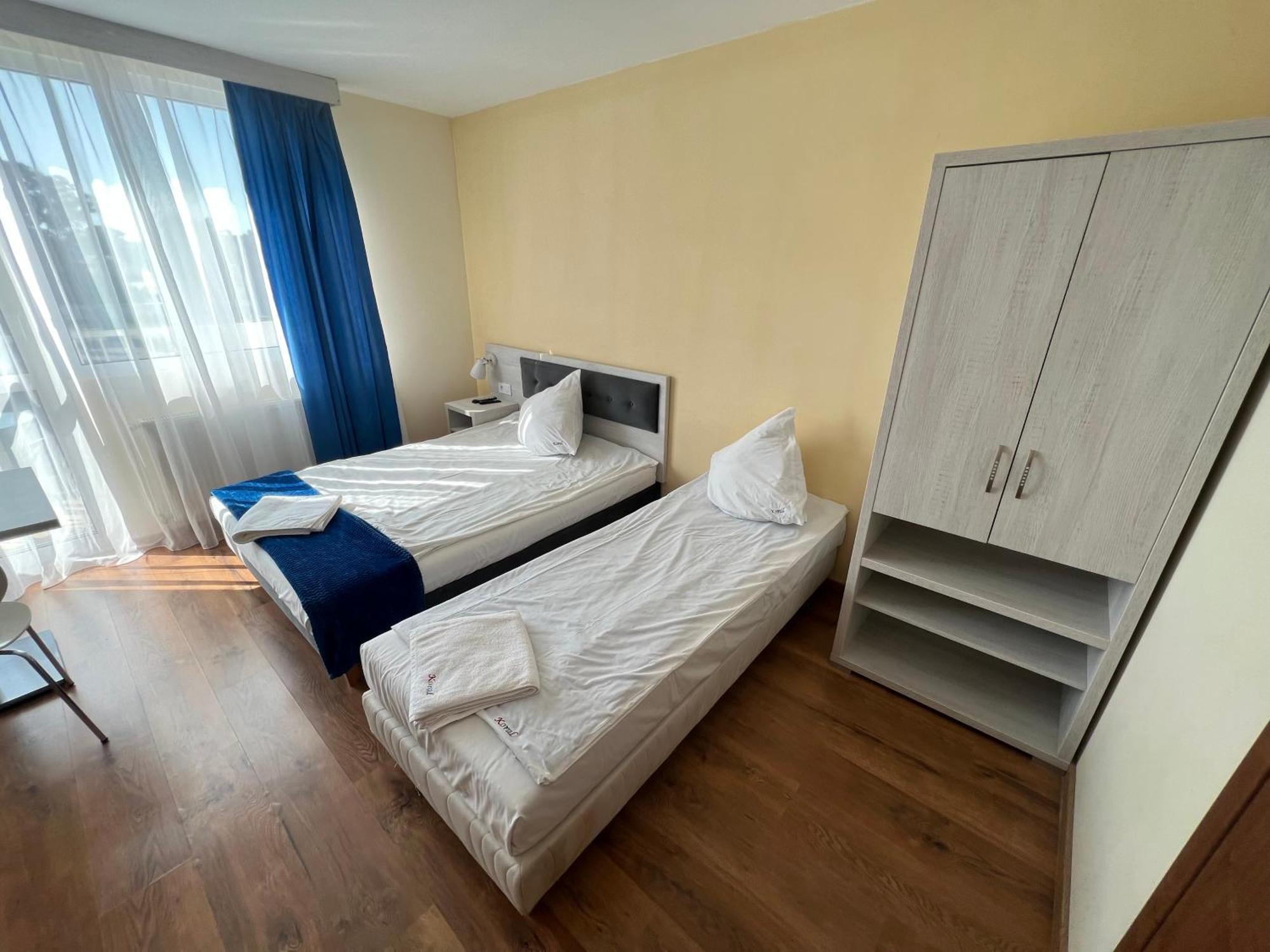 Dom Wczasowy Koral Dziwnów Exterior foto
