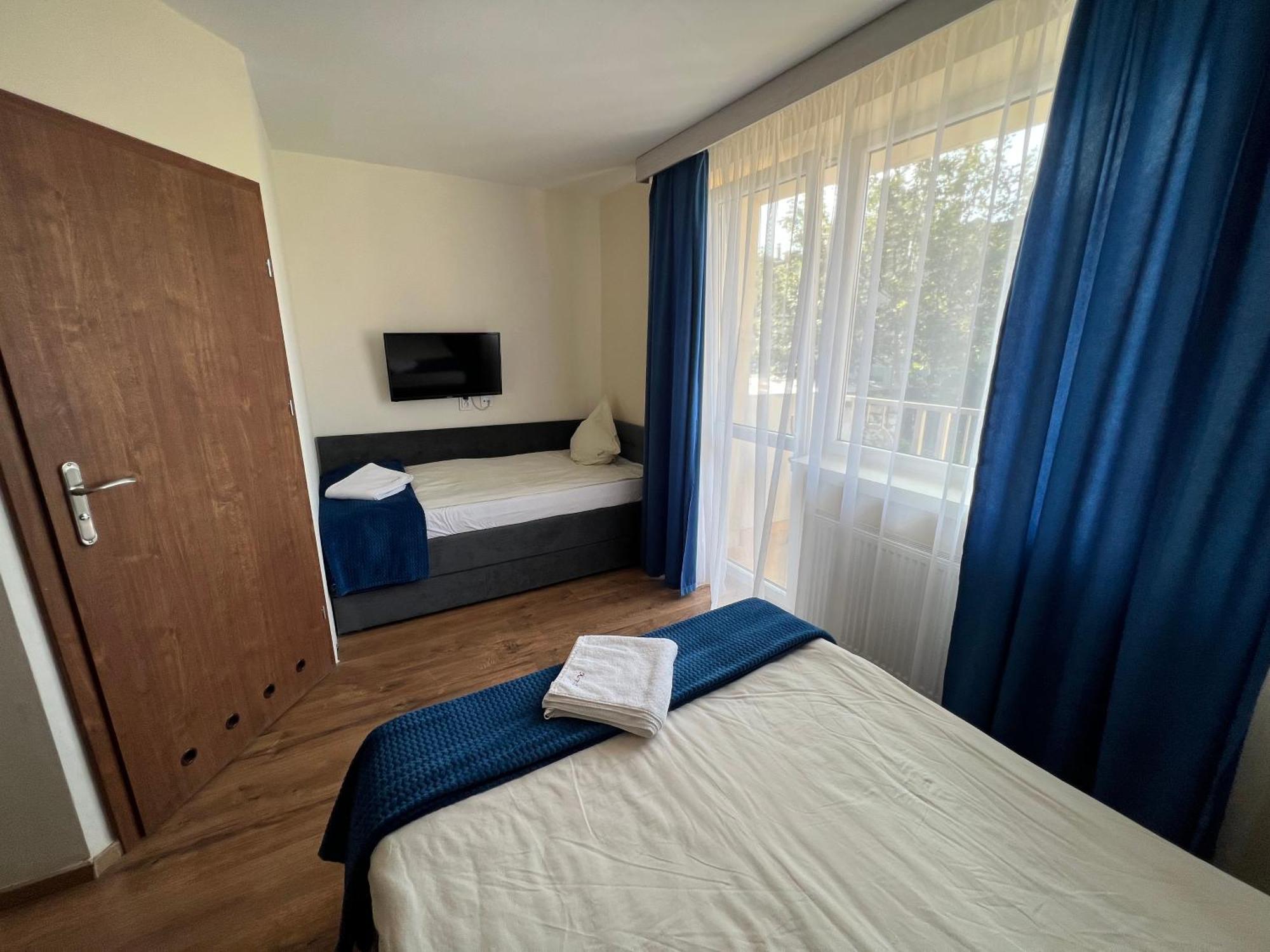 Dom Wczasowy Koral Dziwnów Exterior foto
